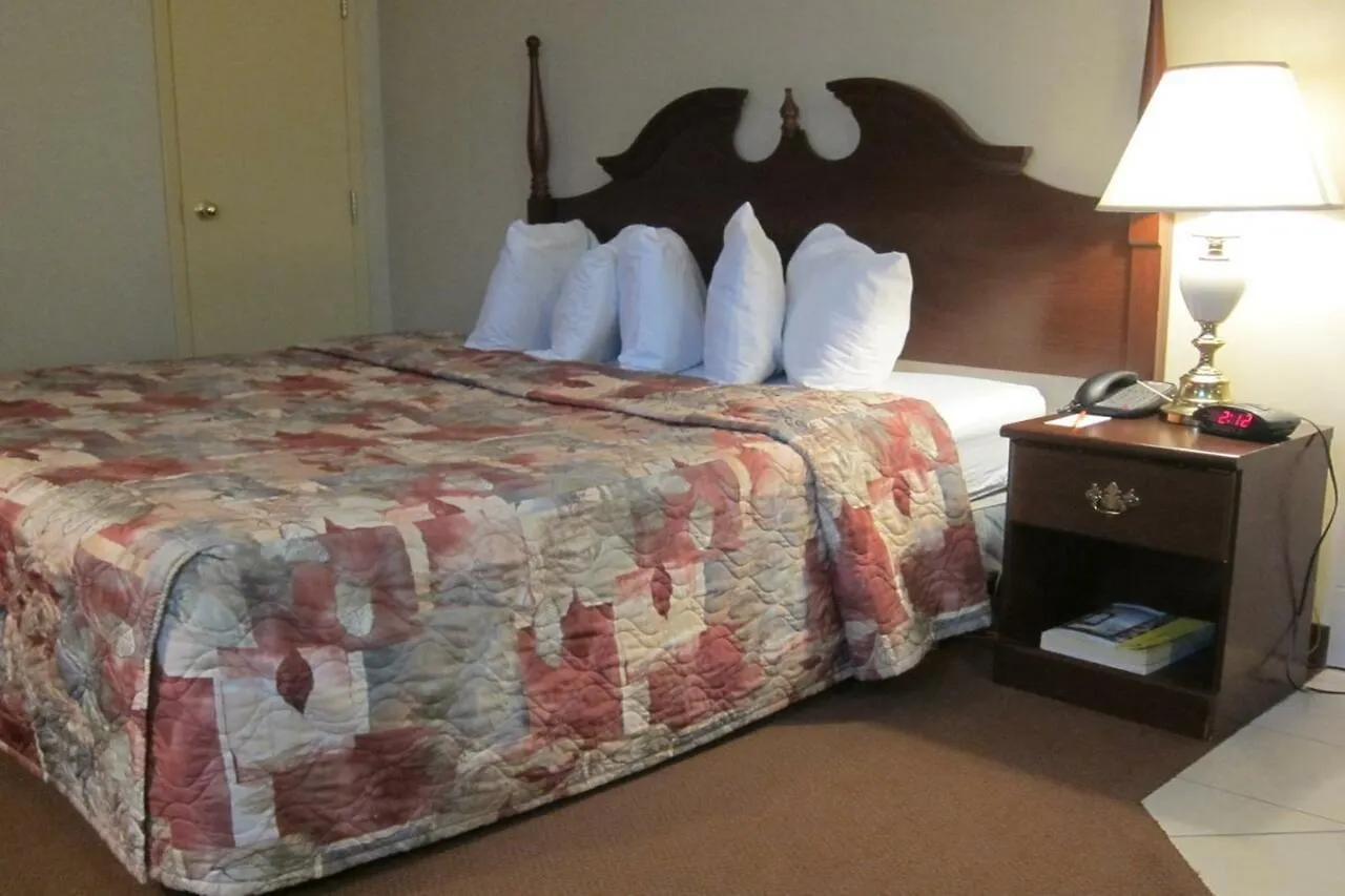Howard Johnson By Wyndham Toronto Downtown West Canada