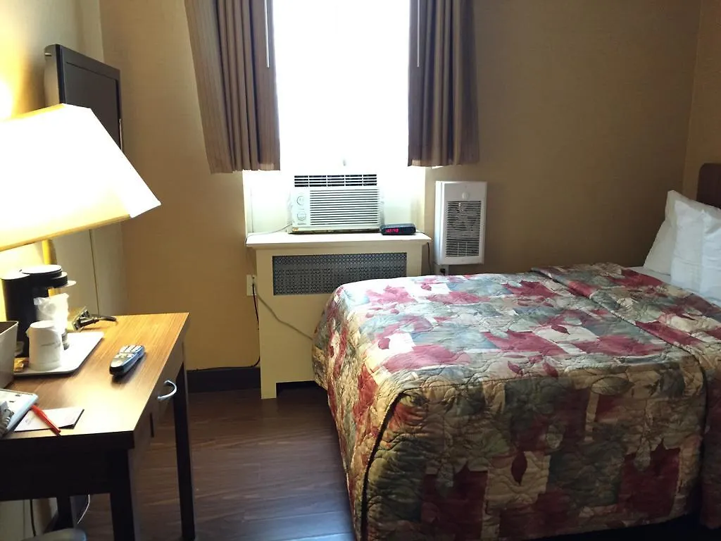 Howard Johnson By Wyndham Toronto Downtown West Hotel