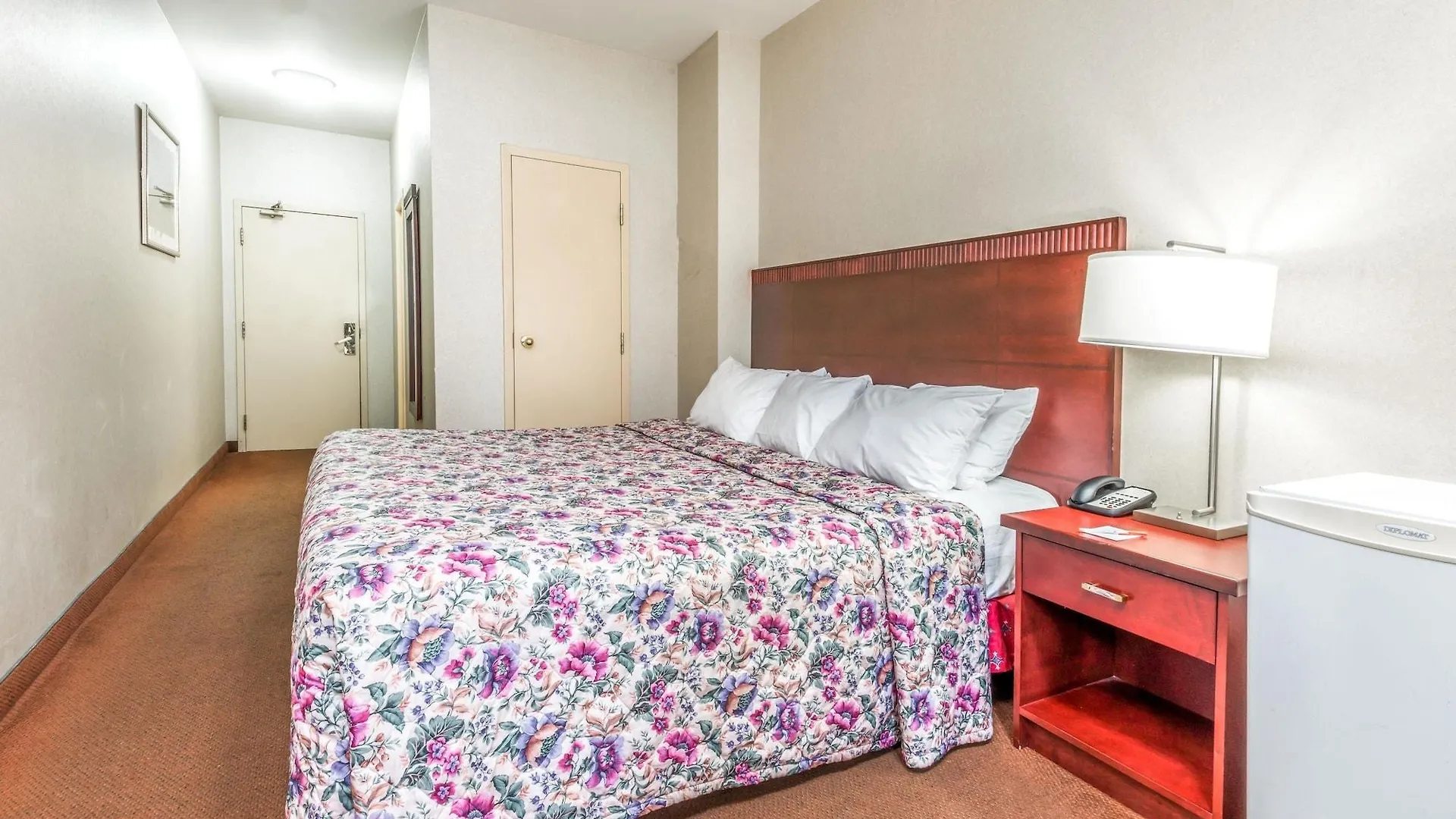 Hotel Howard Johnson By Wyndham Toronto Downtown West