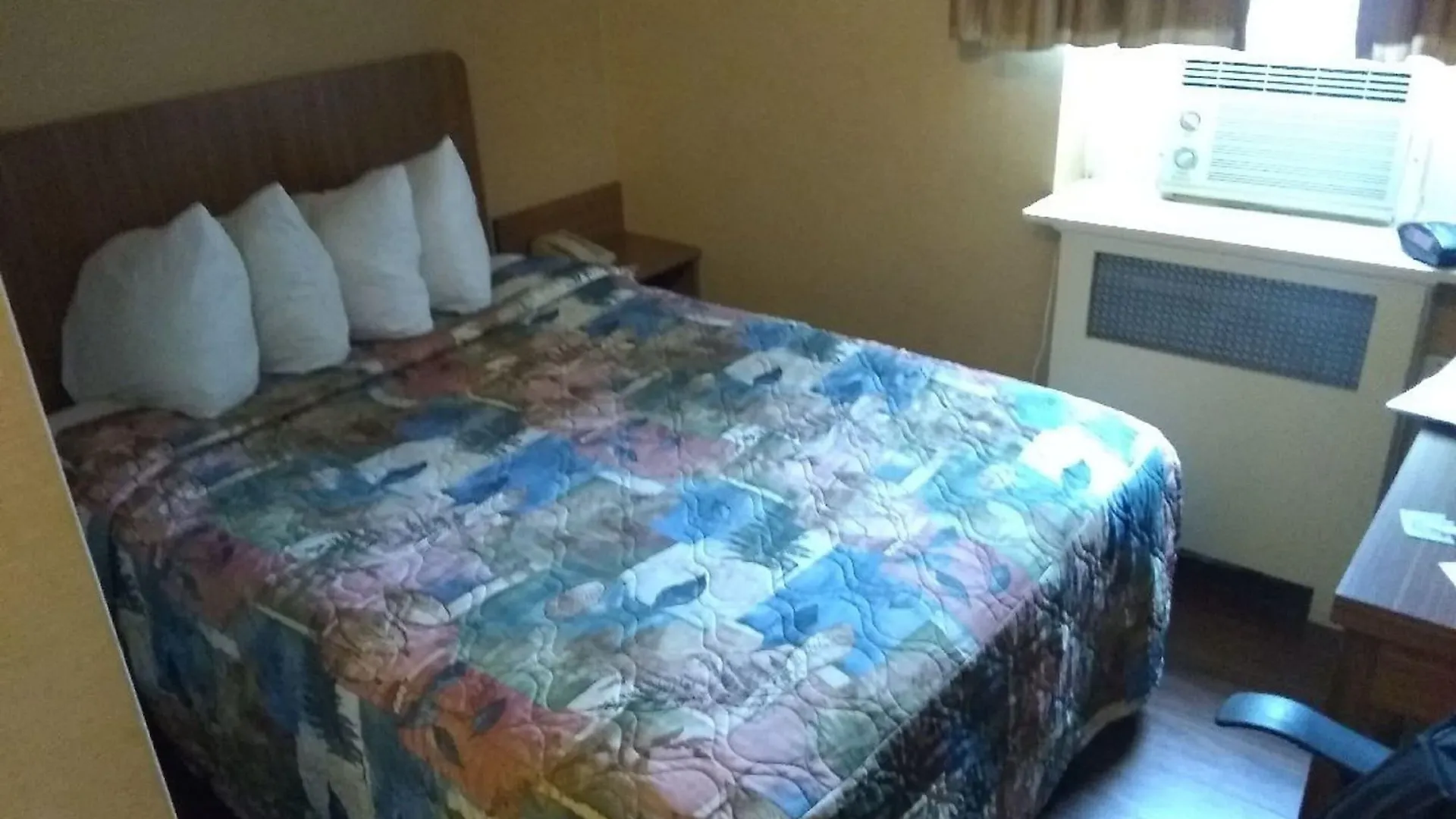 Hotel Howard Johnson By Wyndham Toronto Downtown West Canada
