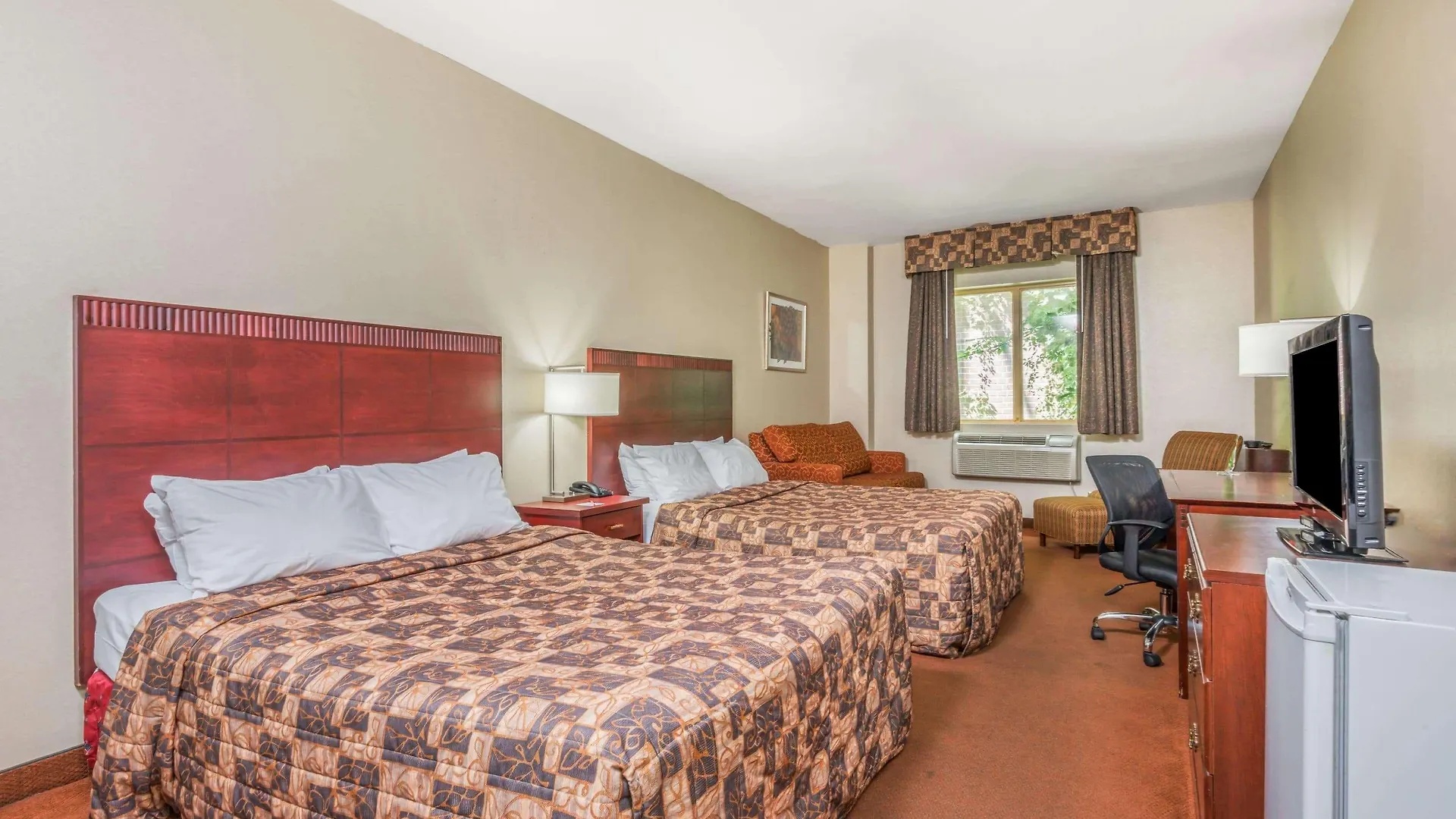 Hotel Howard Johnson By Wyndham Toronto Downtown West