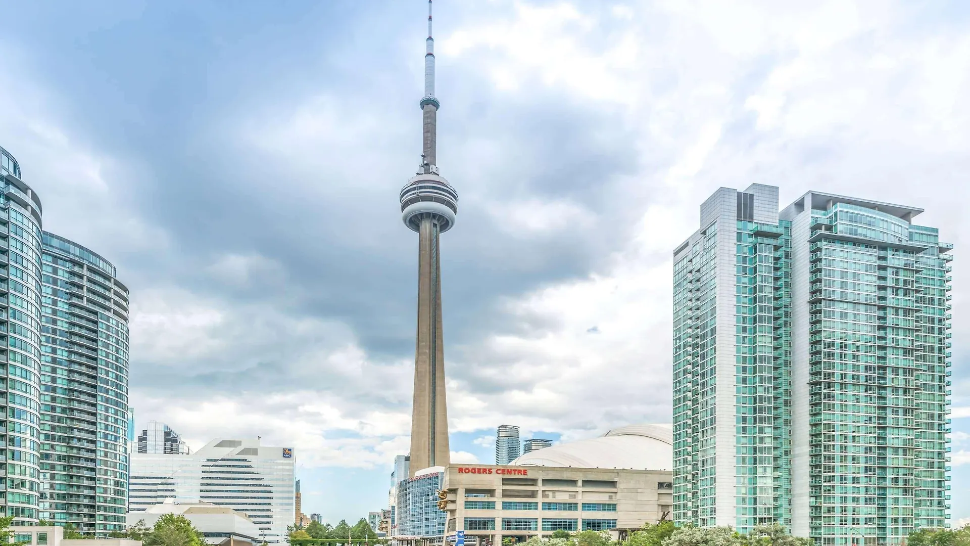 Howard Johnson By Wyndham Toronto Downtown West