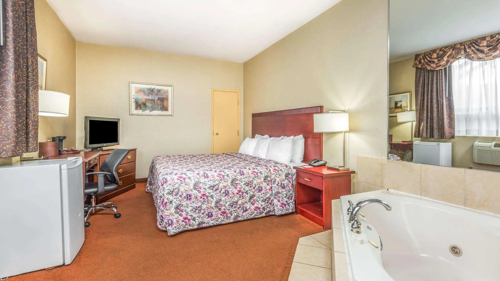 Howard Johnson By Wyndham Toronto Downtown West Hotel