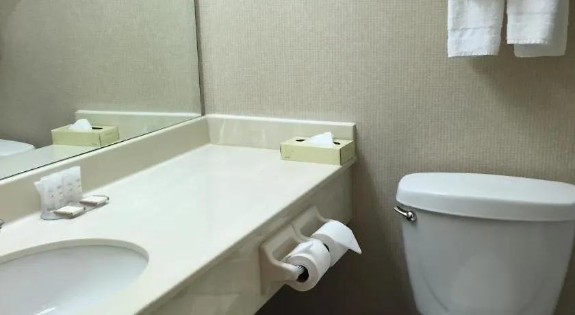 Hotel Howard Johnson By Wyndham Toronto Downtown West