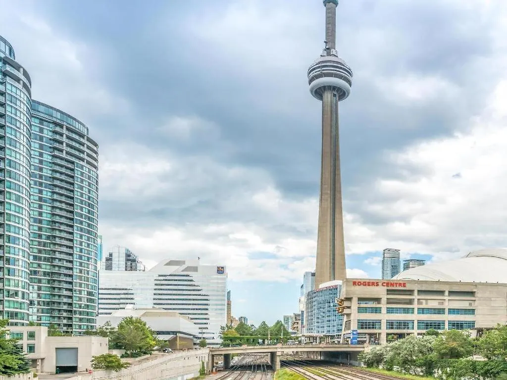 Howard Johnson By Wyndham Toronto Downtown West