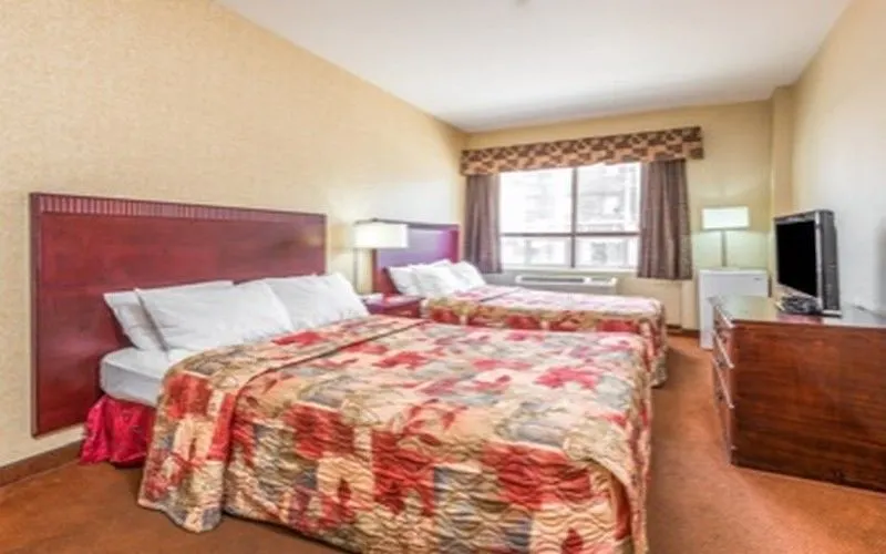 Howard Johnson By Wyndham Toronto Downtown West Hotel