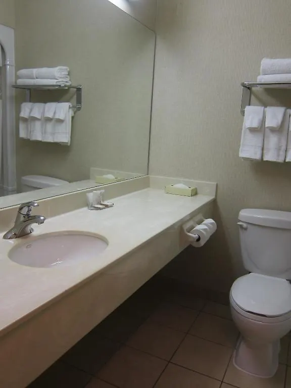 Howard Johnson By Wyndham Toronto Downtown West Hotel
