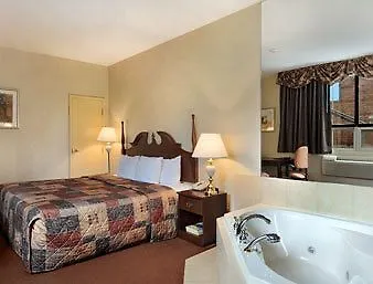 Hotel Howard Johnson By Wyndham Toronto Downtown West