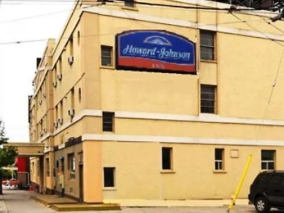 Howard Johnson By Wyndham Toronto Downtown West Hotel