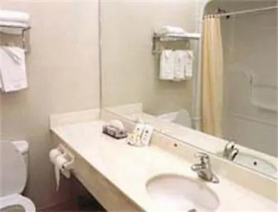 Howard Johnson By Wyndham Toronto Downtown West Canada