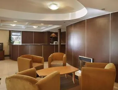Howard Johnson By Wyndham Toronto Downtown West