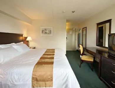 Howard Johnson By Wyndham Toronto Downtown West