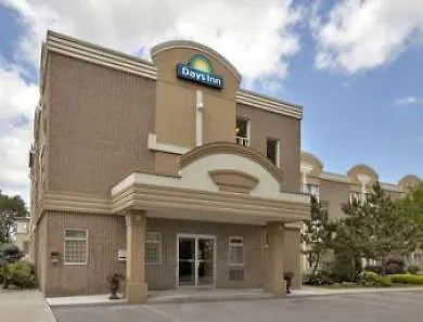 Howard Johnson By Wyndham Toronto Downtown West Hotel