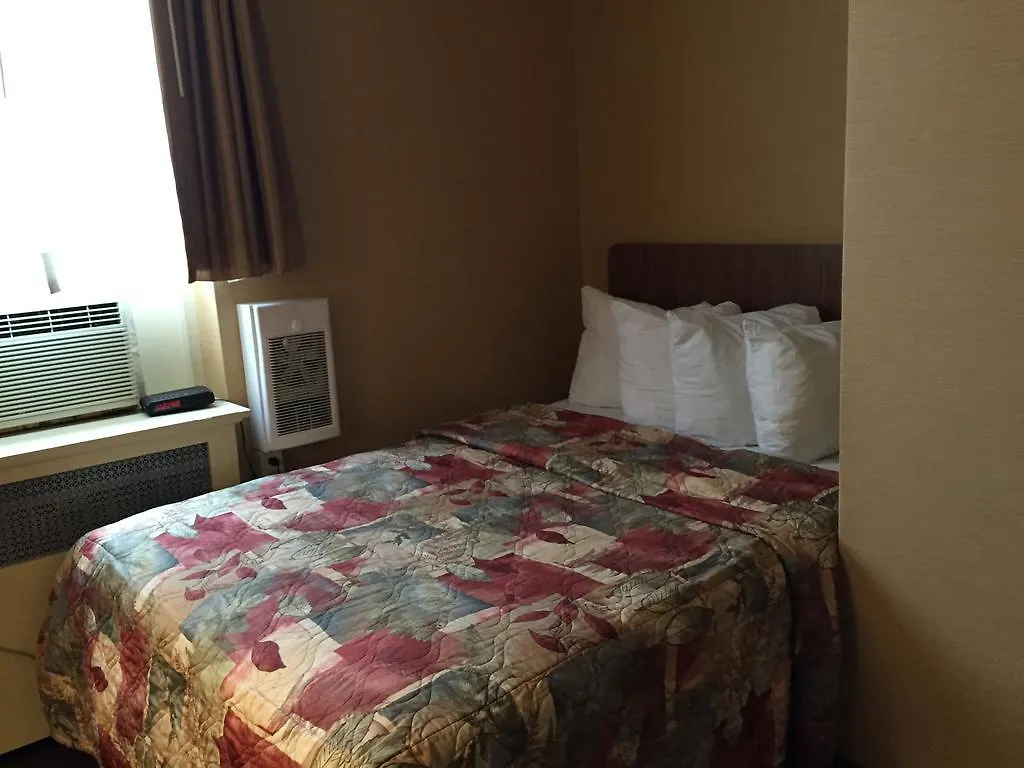 Howard Johnson By Wyndham Toronto Downtown West 0*,  Canada